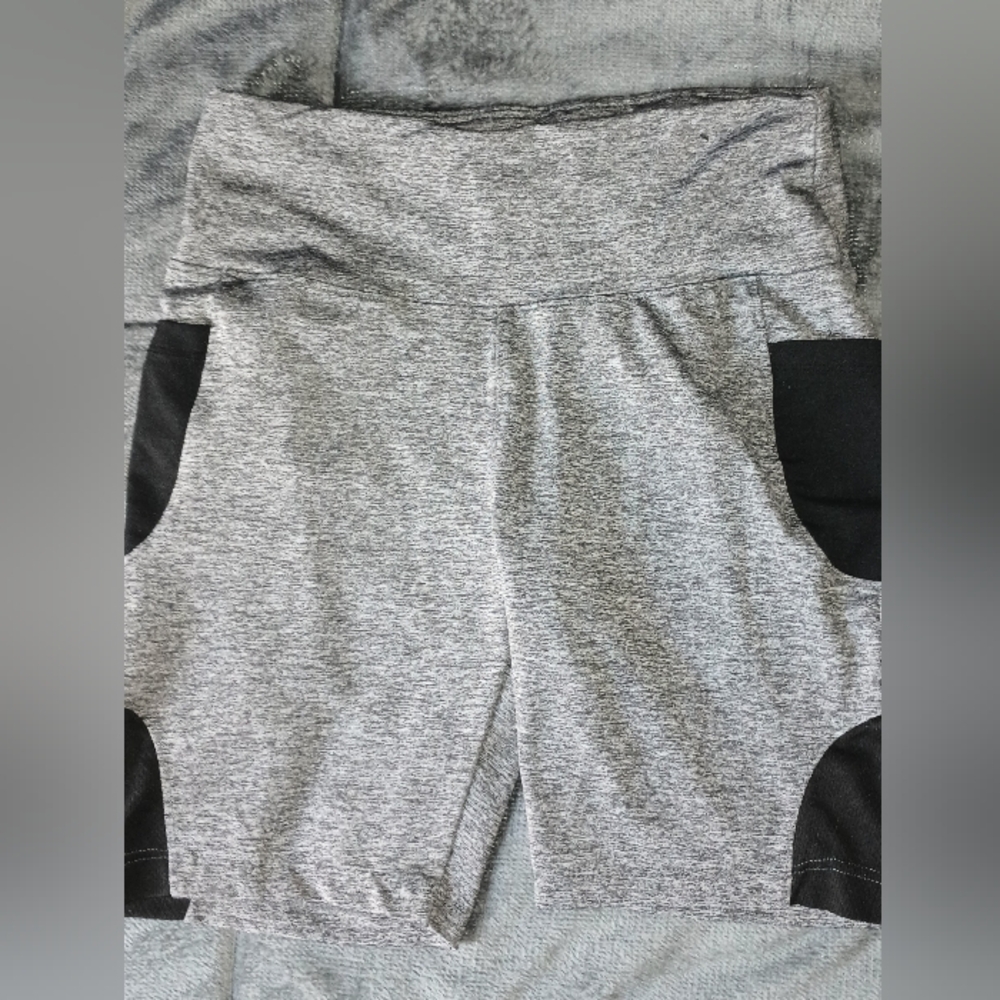 Shorts - Picture 2 of 3